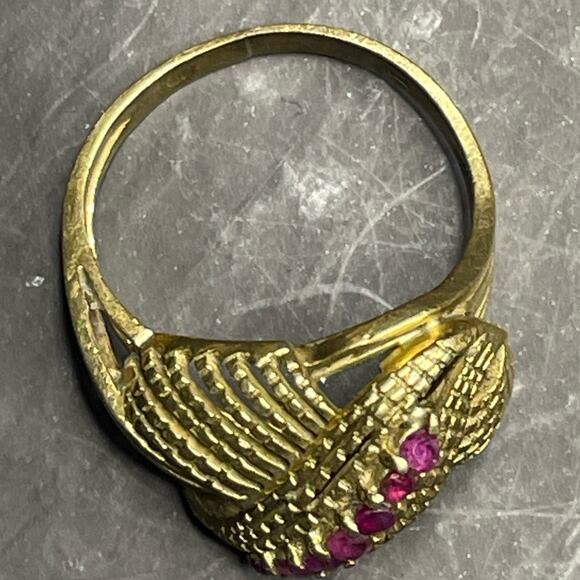 18k Solid Gold and Ruby Ring - Picture 5 of 5